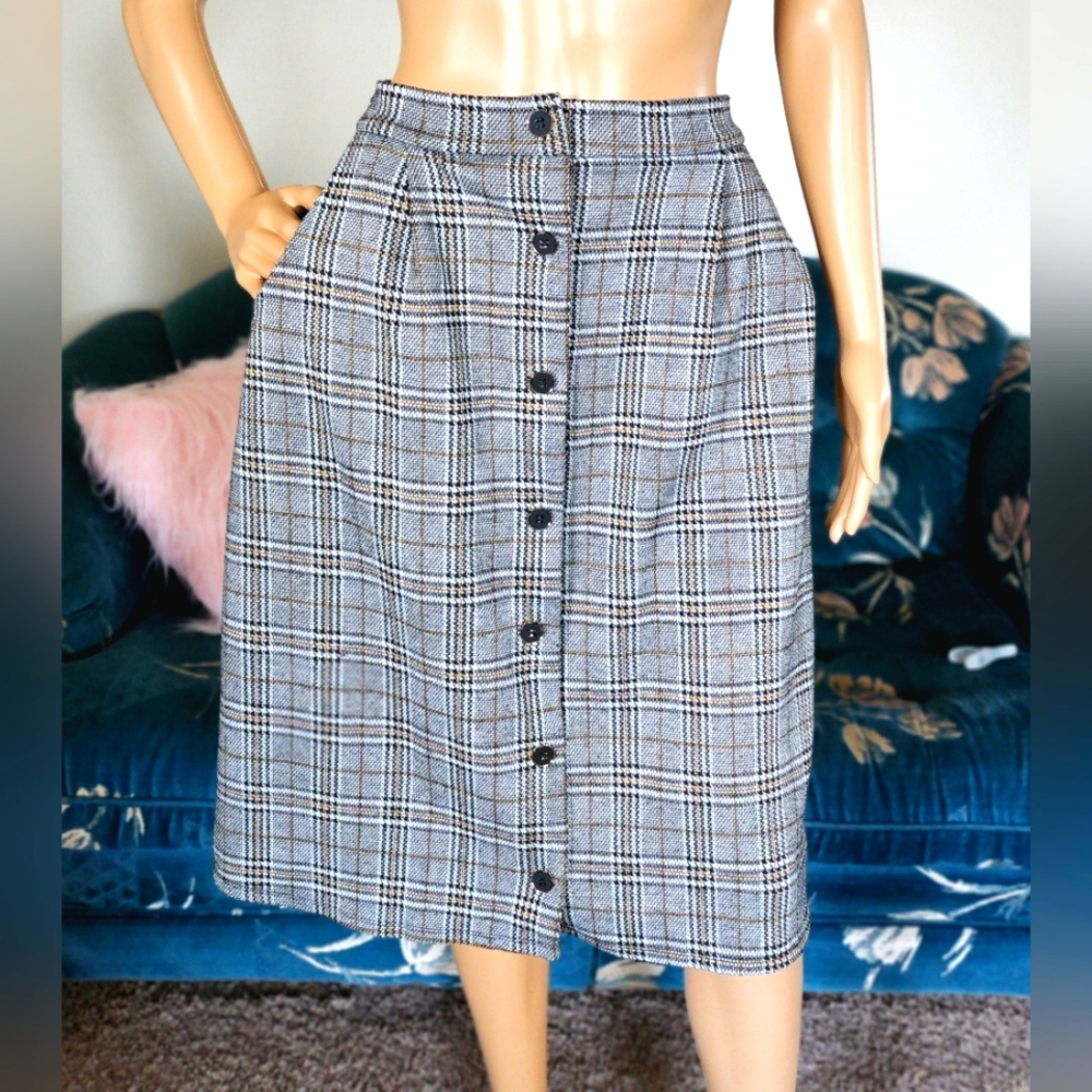 Cozy Grey Plaid Maxi Skirt with Stylish Buttons and Convenient Pockets
